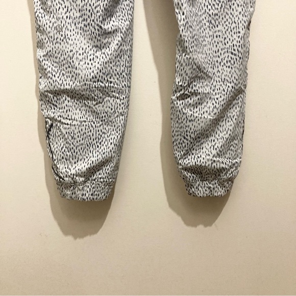 Lululemon Trainer Track Pants Size 6 Grey Polka Dot Dottie Dash Lined - Picture 9 of 10